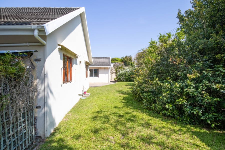 To Let 4 Bedroom Property for Rent in Meadowridge Western Cape